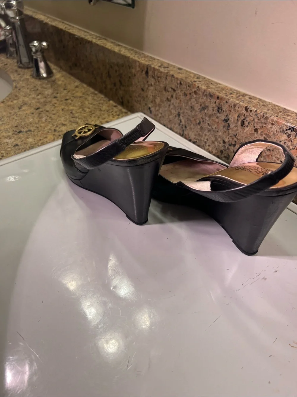 Michael Kors Sz 8.5 Black Leather Peep-Toe Slingback 4” Heels Gold MK Emblem